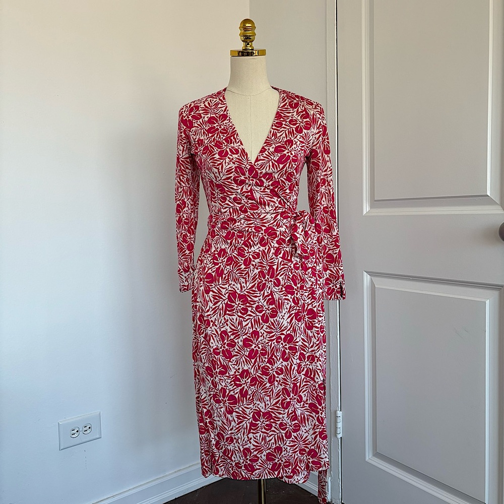 DIANE VON FURSTENBURG Pink Flower Wrap Dress - 100% silk